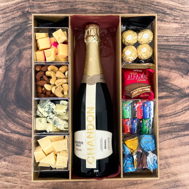 |||presente-fino-com-chandon-queijo-e-chocolate